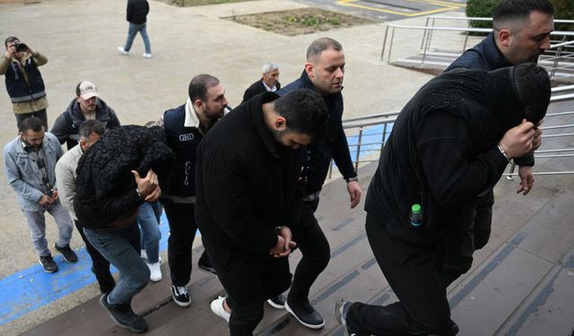 Edirne'de diplomatik plakalı araçla insan kaçakçılığı yapıldığı iddiasıyla 6 şüpheli yakalandı