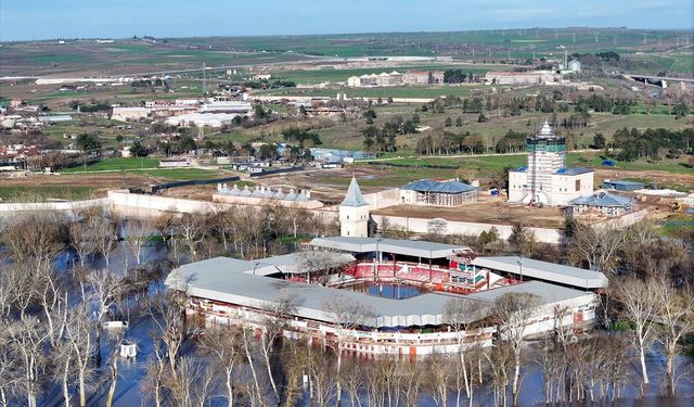 Edirne'de taşan nehirlerin debileri düşüyor