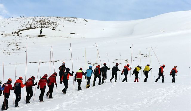 Erciyes'te 171 personelin katılımıyla çığ tatbikatı yapıldı