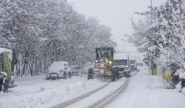 Erzurum'da soğuk hava, Kars ve Ardahan'da kar etkili oluyor