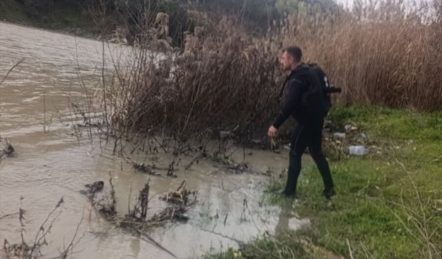 Hatay'da nehre düştüğü iddia edilen kişiyi arama çalışmaları sürüyor