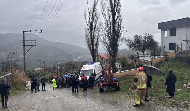 Manisa'da çöken duvarın altında kalan kamyonetin sürücüsü öldü