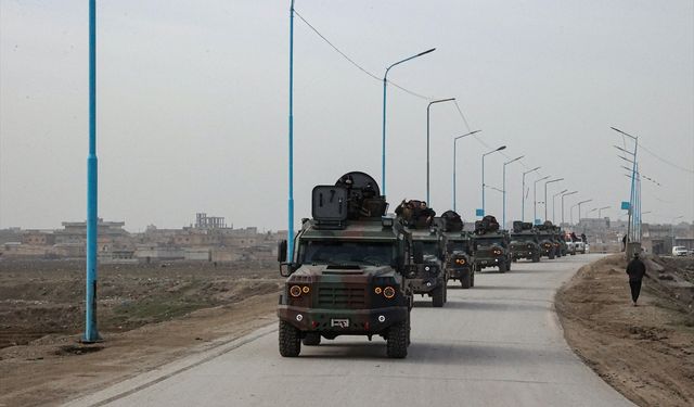 Suriye İçişleri Bakanlığı'na bağlı güçler, Haseke'ye girmek için bekleyişini sürdürüyor