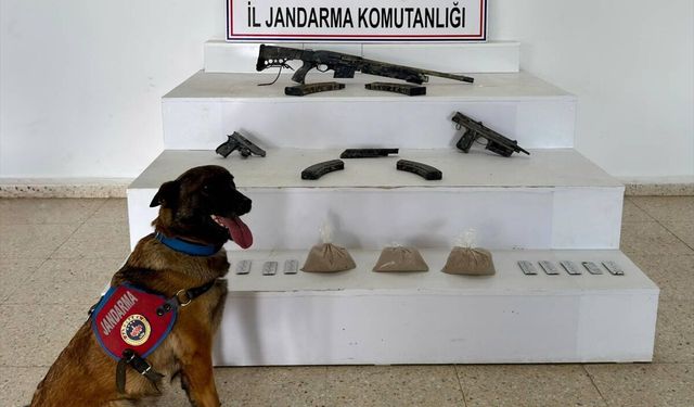 Van'da 3 kilo 100 gram uyuşturucu ve çok sayıda silah ele geçirildi