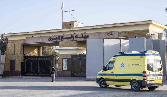 AB yetkilisi: 'Refah Sınır Kapısı'ndan dün çift yönlü 25'er kişi geçiş yaptı'