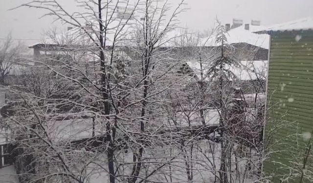 Adana Tufanbeyli'de kar yağışı etkili oldu