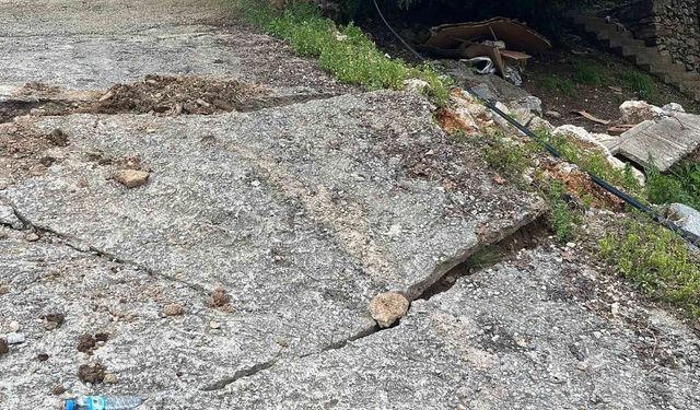 Alanya'da sağanak sonrası korkutan manzara