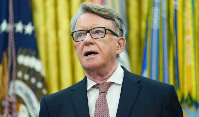 Devlet sırlarını Epstein ile paylaşmakla suçlanan İngiliz siyasetçi Mandelson gözaltına alındı