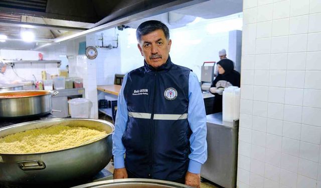 Erzincan'da ihtiyaç sahiplerine her gün 3 çeşit iftar yemeği ulaştırılıyor