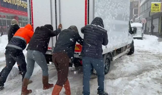 Erzincan'da kardan 516 köy yolu ulaşıma kapandı
