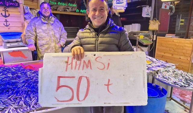 Hamsinin fiyatı 50 TL'ye kadar düştü, balık satışları hızlandı