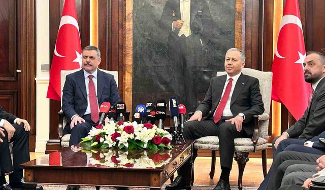 İçişleri Bakanlığında devir teslim töreni: Yeni Bakan Çiftçi, görevi Yerlikaya'dan devraldı