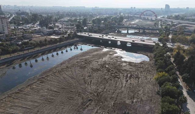 İki ayda gelen yağış barajı doldurdu: Seyhan Nehri coştu