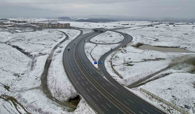 İstanbul'un yüksek kesimlerinde kar etkili oldu