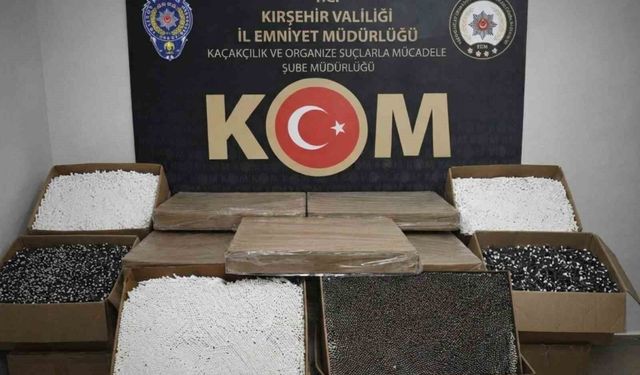 Kırşehir'de 90 bin dal doldurulmuş makaron ele geçirildi