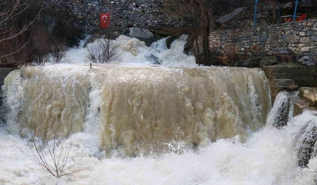 Konya'da eriyen kar suları Göksu Nehri'ni coşturdu