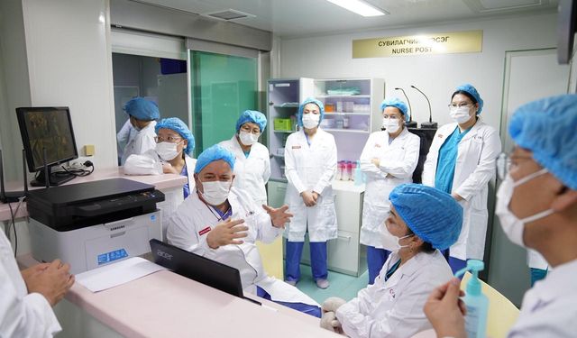 Moğolistan'daki ilk çocuk kemik iliği nakli Türk ve Moğol hekim ekipleri ile birlikte gerçekleştirildi