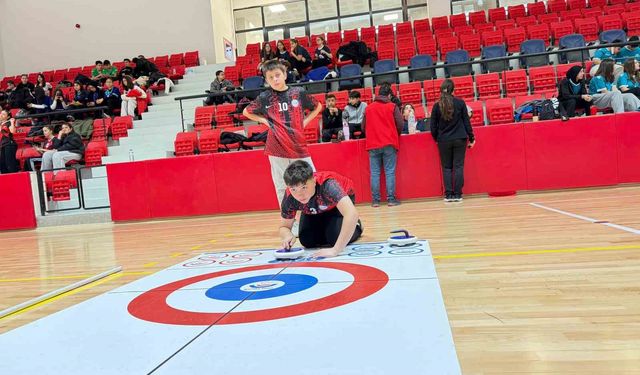 Niğde'de floor curling heyecanı yaşandı