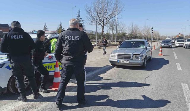 Otomobilin çarptığı 15 yaşındaki çocuk ağır yaralandı