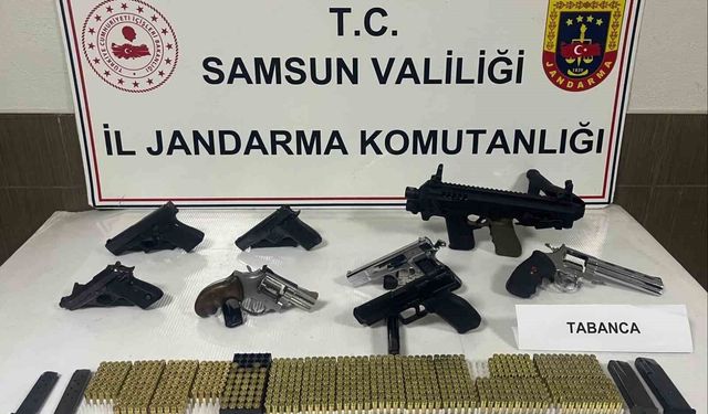 Samsun'da cephanelik gibi ev: 8 tabanca ve 800 mermi ele geçirildi