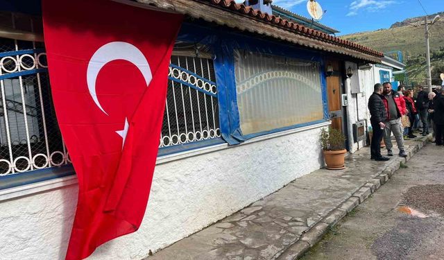 Şehit pilotun İzmir'deki evinde yas