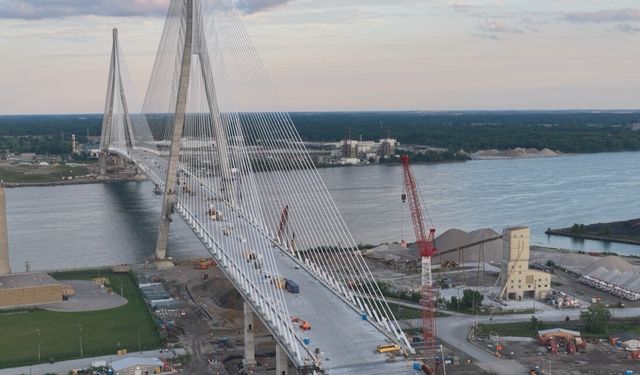 Trump, Kanada'nın inşa ettiği köprünün mülkiyetini istedi