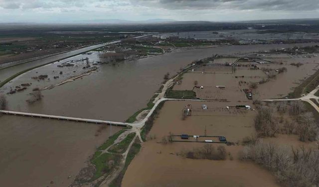 Tunca ve Meriç'te taşkın havadan görüntülendi