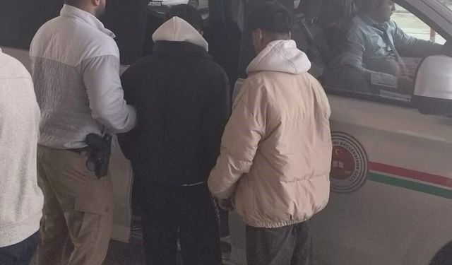 Uyuşturucu tacirleri kıskıvrak yakalandı