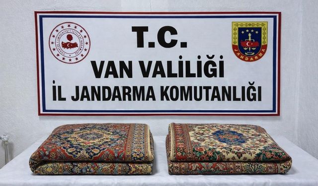 Van'da 1 milyon 200 bin TL değerinde gümrük kaçağı 2 adet halı ele geçirildi