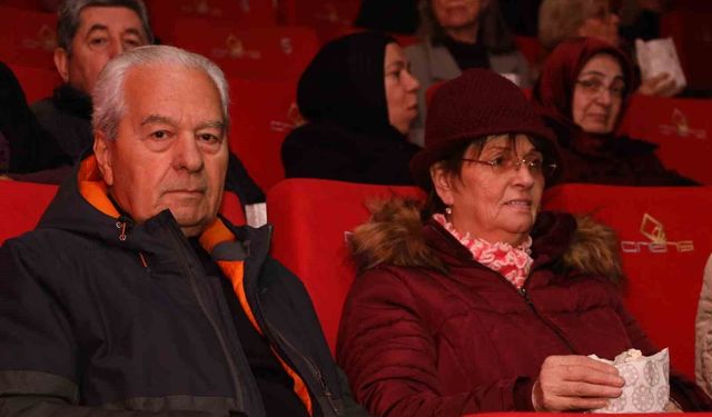 Yarım asırlık çiftler sinemada buluştu