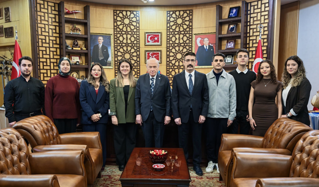 Osmaniye Vakfı öğrencilerinden MHP Lideri Devlet Bahçeli'ye bayram ziyareti