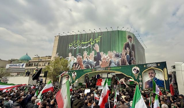 ABD-İsrail saldırılarında ölen İranlı komutanlar için Tahran'da cenaze töreni düzenlendi