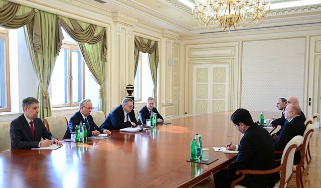 Azerbaycan Cumhurbaşkanı Aliyev, Rusya Başbakan Yardımcısı Overçuk'u kabul etti