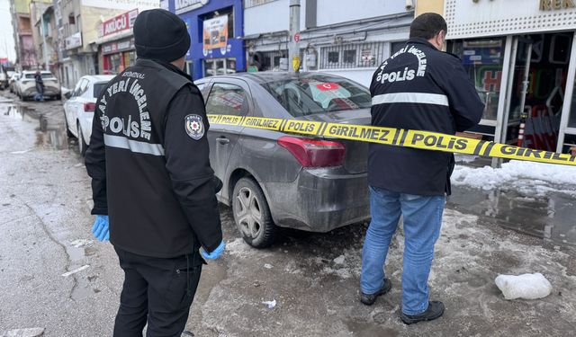 Erzurum'da çatıdan üzerine kar ve buz kütleleri düşen kişi ağır yaralandı