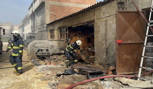 Eskişehir'de mobilya atölyesinin deposunda çıkan yangın söndürüldü