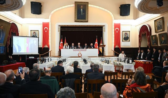 Galatasaray Başkanı Dursun Özbek, divan kurulunun başkanlık seçimiyle ilgili konuştu: