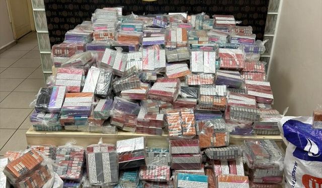 İzmir'de lastiklerin içerisine gizlenmiş 8 bin 500 paket kaçak sigara ele geçirildi