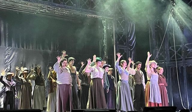 'Jekyll ve Hyde Müzikali' yenilenen kadrosuyla seyirci karşısına çıktı