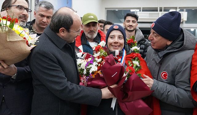 Kayağın 'özel ikizleri' Fransa'dan 6 madalyayla memleketlerine döndü