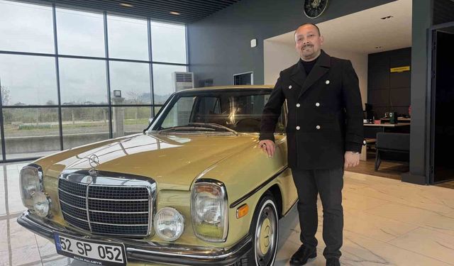 25 bin liraya aldı, 1 milyon lira harcadı: Ordulu klasik tutkunu yarım asırlık aracı fabrikadan çıktığı ilk günkü haline döndürdü