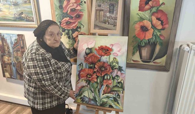 80 yaşında 25 yıllık sanat sevgisini sürdürüyor