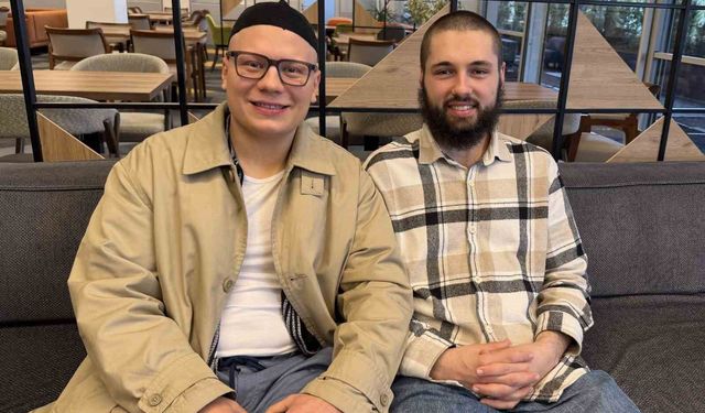 Almanya'da iki genç müslümanlığı araştırıp İslamiyeti seçtiler