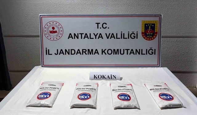 Antalya'da 1 kilo 380 gram kokain ele geçirildi, 2 şüpheli tutuklandı