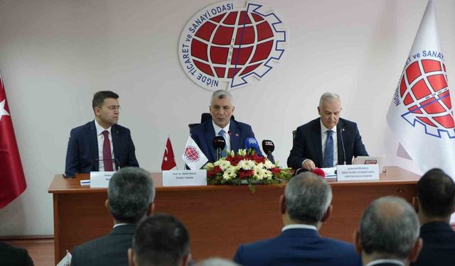 Bakan Bolat: 'Kuzey ve güneyimizde mini dünya savaşı var. Türkiye bunlardan kendini korumayı başardı'