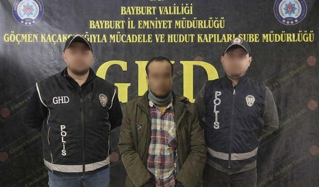 Bayburt'ta göçmen kaçakçılığı operasyonunda 5 düzensiz göçmen ile 5 şüpheli yakalandı