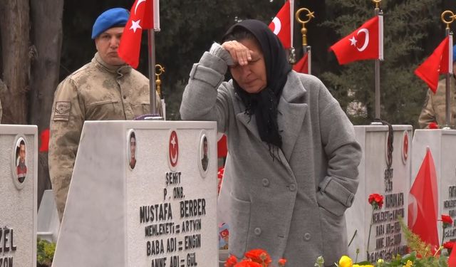 Edirnekapı Şehitliği'nde bayram öncesi hüzünlü ziyaret