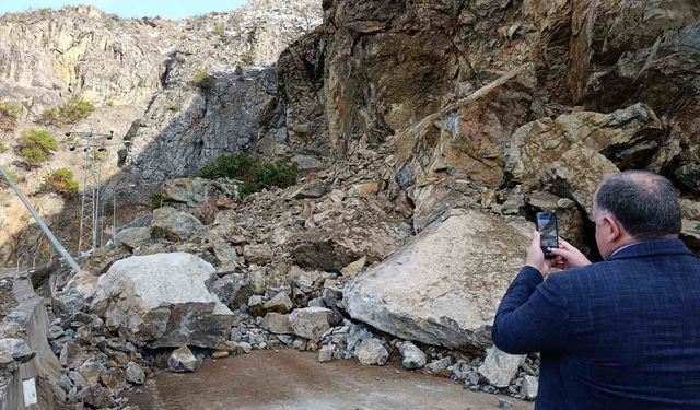 Gümüşhane-Giresun karayolu heyelan nedeniyle ulaşıma kapandı