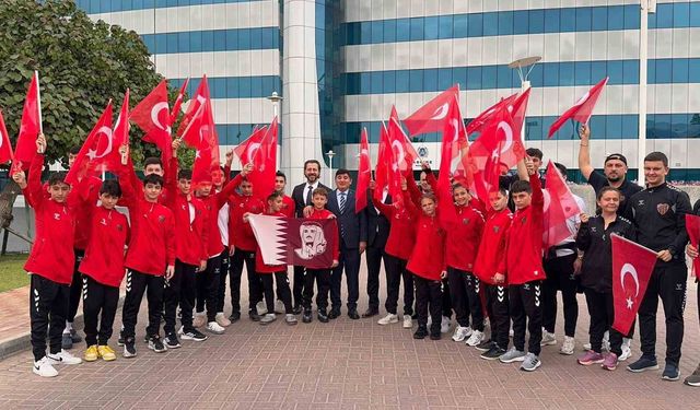 Katar'da mahsur kalan sporcular Türkiye'ye dönmek üzere uğurlandı