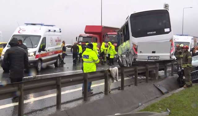 Kuzey Marmara Otoyolu'nda polis servis minibüsü kaza yaptı: 1 polis şehit oldu, 16 polis yaralandı