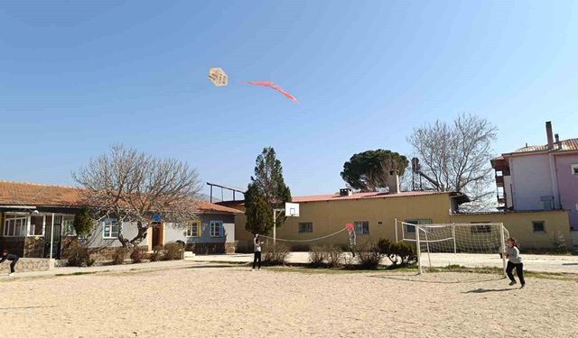 Matematiği uçurtmayla anlattı, öğrenciler hem eğlendi hem öğrendi